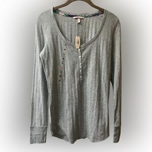 NWT Victoria’s Secret grey glittery long sleeve Henley top Size Medium. #10269